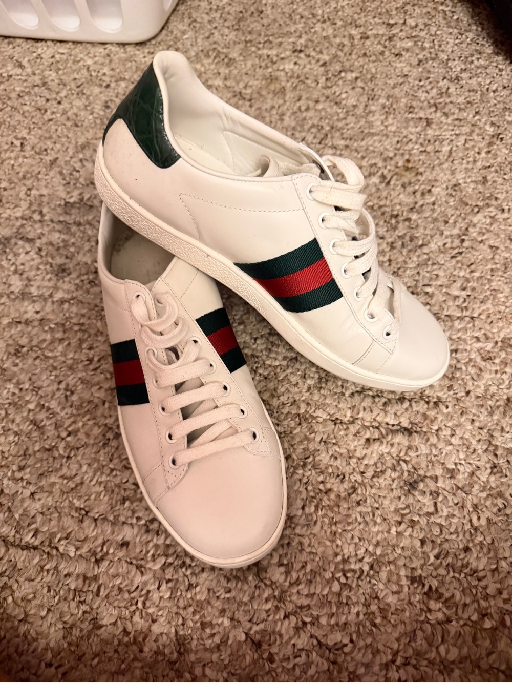 Gucci White Leather Sneakers with Green and Red Web Stripe